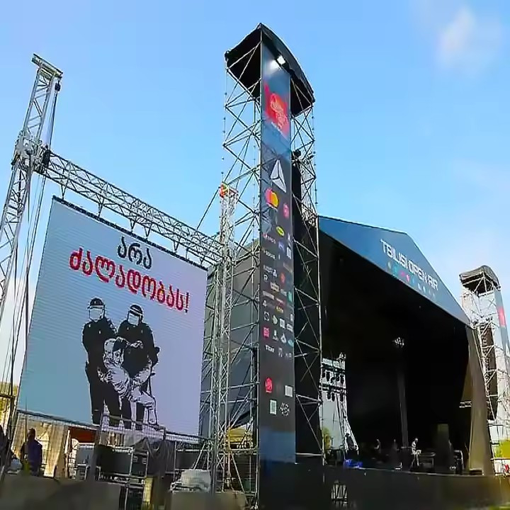 Localização do centro comercial tela de aluguel LED suspensa cenário P2 HD 128 * 64 Resolução
