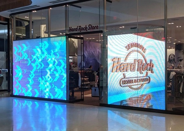 Shopping Mall Fashion Full Color P3.91-7.82 Tela LED transparente Parede de cortina de vidro