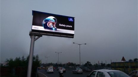 Tela de painel LED para exterior com taxa de atualização de 3840HZ para soluções de publicidade ao ar livre