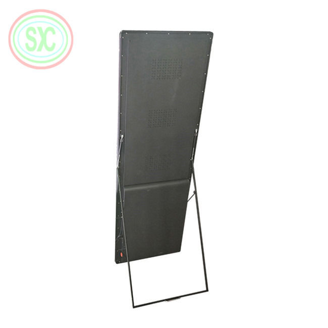 Display de Poster LED com Configuração de Cores 1R1G1B, Tamanho de Tela 680x2000mm e Pitch de 2.5mm