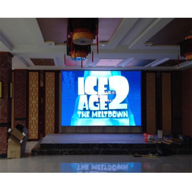 Display LED Full Color P2.5 de Alto Desempenho para Publicidade com Resolução de Módulo de 64*64 pontos e Distância Mínima de Visualização de 3m