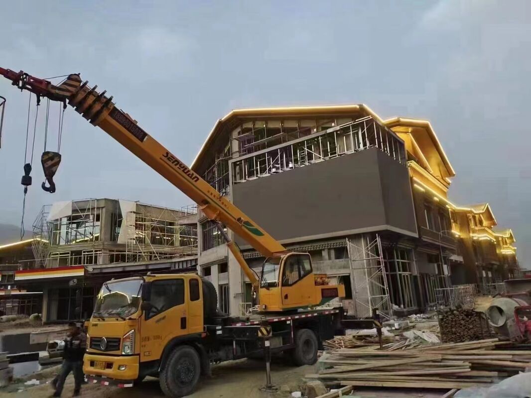 Exibição LED a cores exteriores com alto brilho acima de 8000 candelas por metro quadrado para visualização clara ao ar livre