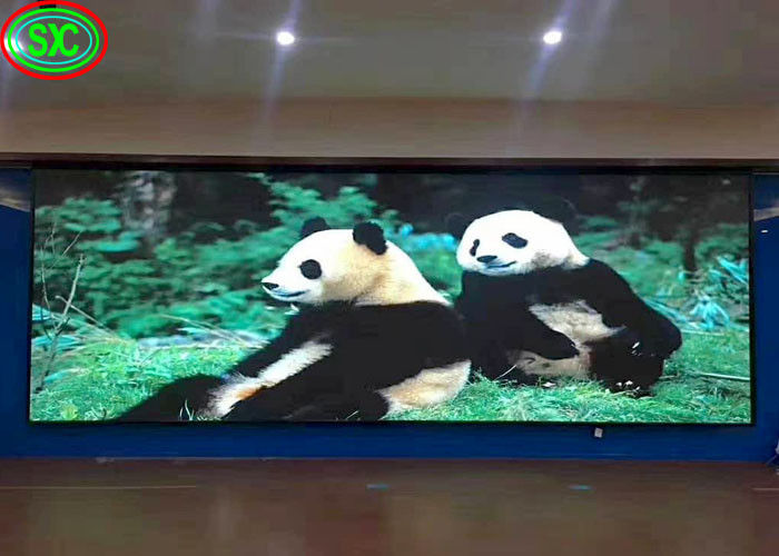Pequeno Pixel Indoor Full Color LED Display COB P2.5 Advertising Sign 16 Bit Cores Indoor Full Color LED Display