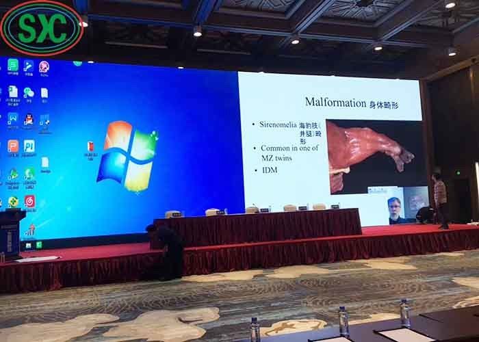 P4 Full Color Indoor LED Video Wall Screen 80*40 Resolução de módulo Panfletos publicitários