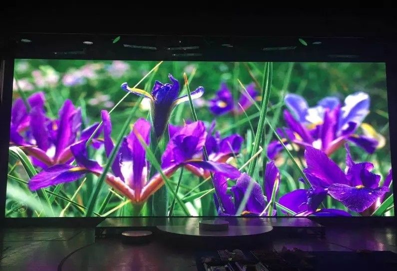 Ângulo de visão amplo Indoor Full Color LED Display 4mm Mall Publicity Screen