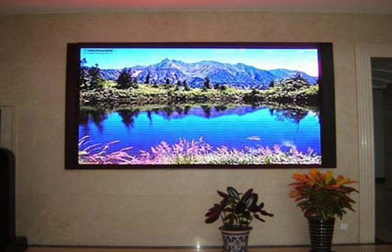 Bom preço A tevê interna da cor completa de HD SMD2121 P4 conduziu a caixa dos painéis de exposição em voo on-line