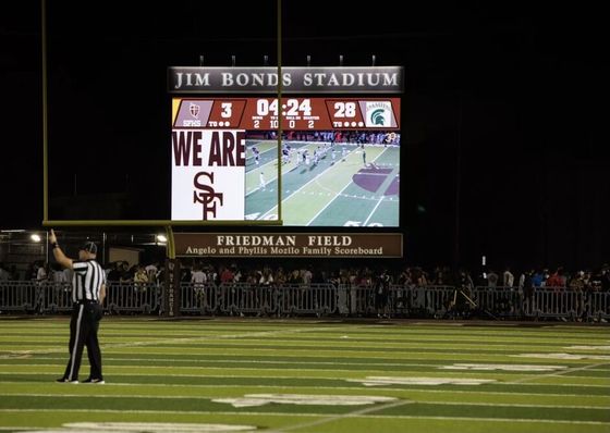 O diodo emissor de luz fixo exterior da instalação SMD indica P10 que anuncia a tela grande da exposição de diodo emissor de luz da parede do diodo emissor de luz da tela do diodo emissor de luz