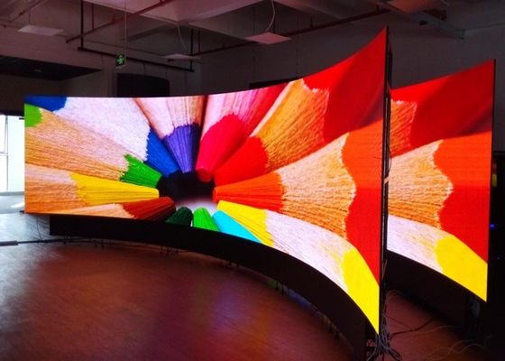 Bom preço 1R1G1B Aluguer de publicidade interior LED Display 256*128mm Módulo 6500cd/m2 on-line