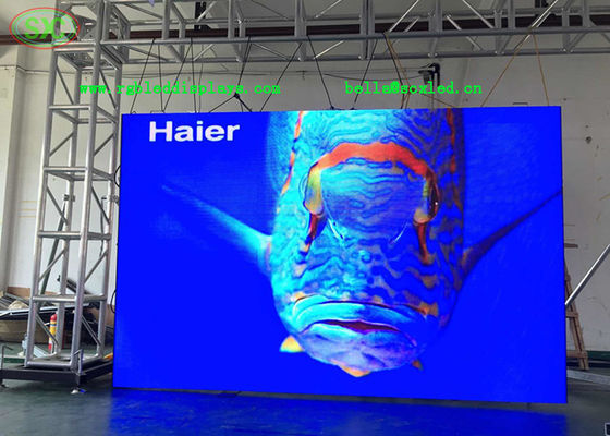 Bom preço Exposição de diodo emissor de luz alta interna do RGB da definição P4 com tamanho 256mm*128mm do módulo on-line