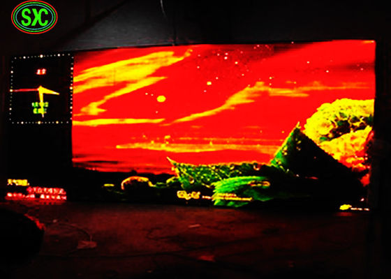 Bom preço AC 110/220V Voltagem de entrada Exterior Full Color LED Display com 5V/40A Switch Power Loading on-line