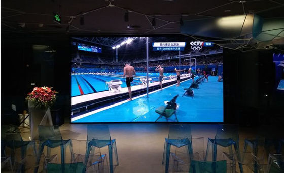 Bom preço P2.5 Ângulo de visão amplo HD LED Impotente e à prova de poeira Billboard AC220V / 50H on-line
