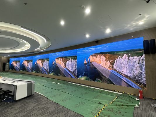 640000 pontos/m2 Display LED RGB -12/50 Temperatura de funcionamento 900w/m2-600w/m2 Consumo de energia Alta resolução