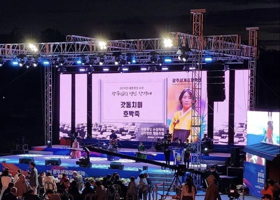 Palco LED com temperatura de cor de 8000K e pacote SMD para iluminação de eventos