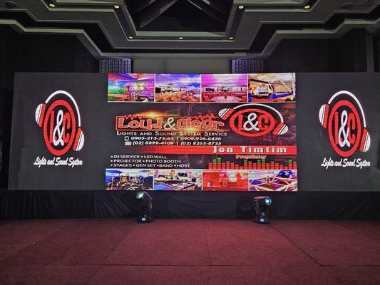 Ecrã LED de alta resolução com brilho de 1000CD/SQM e densidade de 640000 pontos/m2