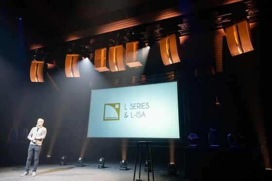 Monitor LED RGB com tamanho de gabinete 960*960mm com temperatura de operação da tela -12/50