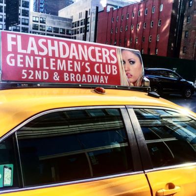 3 mm Pitch Size Car LED Screen Board 320*106Dot Screen Resolution para uma publicidade eficaz de carros