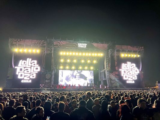 Ecrãs LED de estágio de alta taxa de atualização Armários ultrafinos com capacidade de ajuste de temperatura de cores de 8000K±500