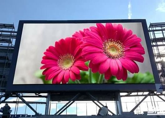 Bom preço Ecrãs LED de publicidade personalizáveis com resolução de alta definição 2 mm Smd2727/2525/1921 on-line