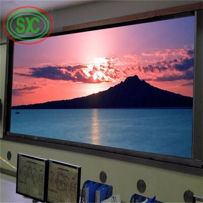 3 Periodo Indoor Full Color LED Display com 128*64dots Resolução do módulo e 160000 Dot/m2 Densidade