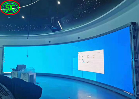 Bom preço Exposição de diodo emissor de luz curvada interna da cor P3.91 completa da definição alta com o armário ajustável do ângulo on-line
