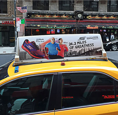 Exibição de sinalização LED de automóveis ao ar livre com resolução de tela de 384*128 pontos e desempenho duradouro