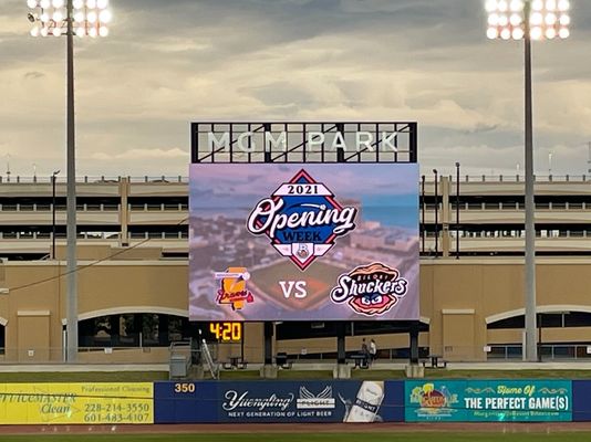 Fornecedores que penduram a tela de exposição exterior comercial do campo de futebol da visualização ótica conduzido de Hd P10 960x960mm da propaganda