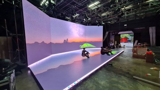 Bom preço a elevação do painel 3840Hz de 640x640mm refresca a visualização ótica conduzido interna do serviço da parte dianteira do preto SMD2020 P2.5 de ICN2153 Kinglight on-line